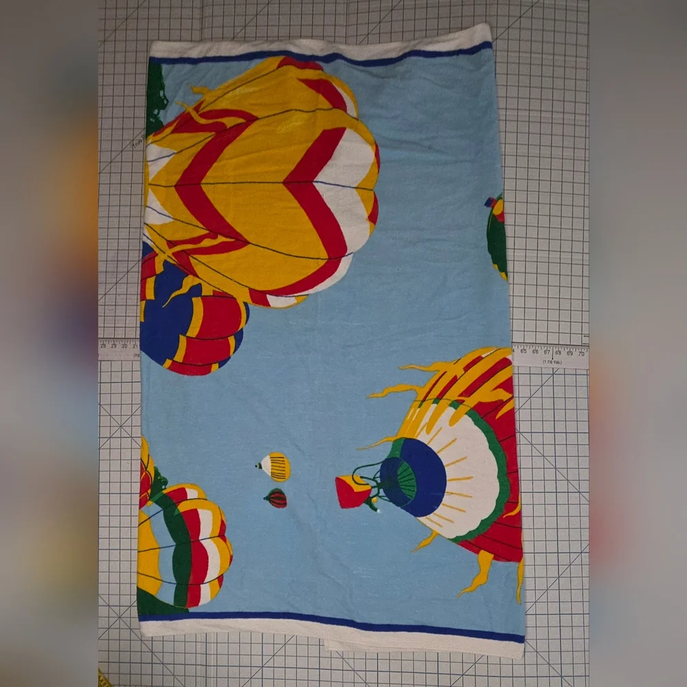 Kel-Tex Beach Pool Towel with Air Balloon Design 52x62 Oversized, Preloved